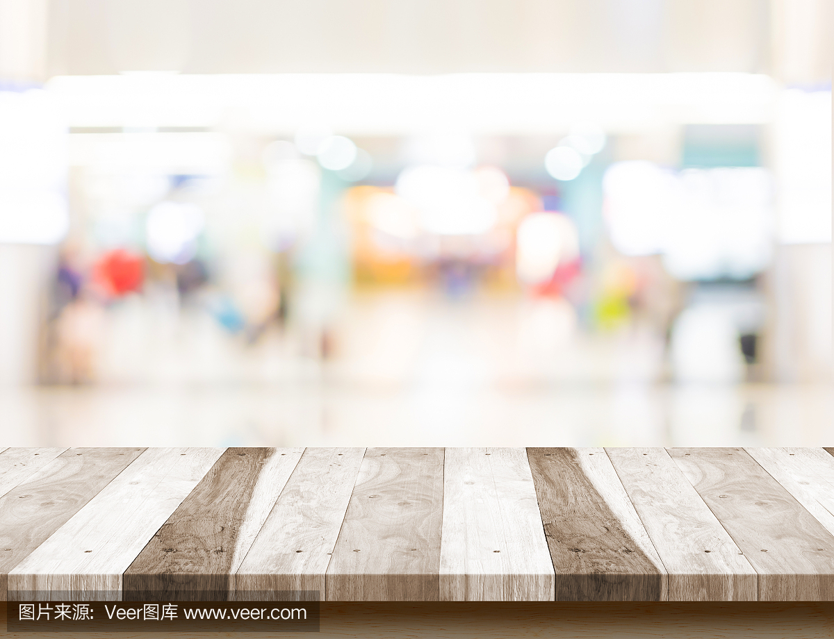 木质桌面与购物商店的散景光背景,模拟模板展示或蒙太奇的产品